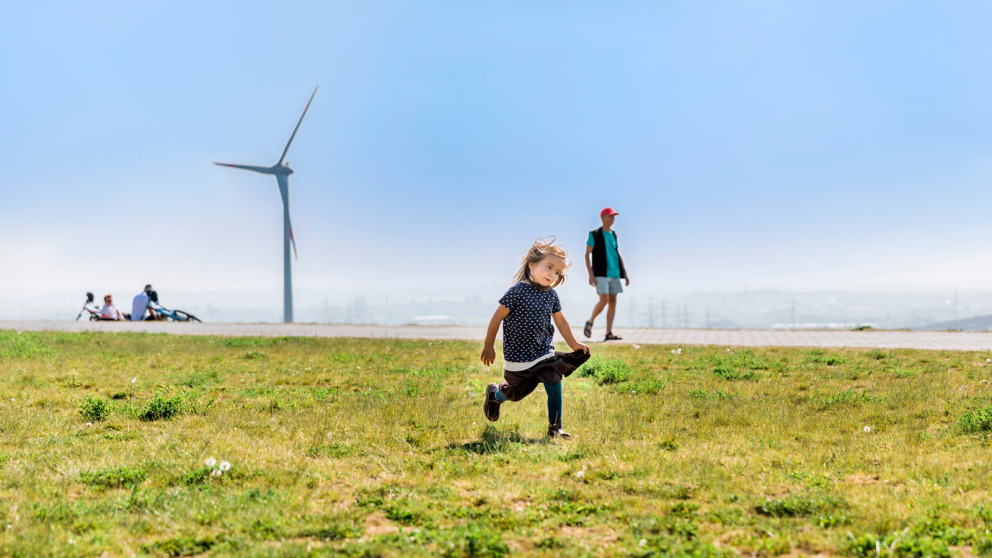 Die Zustimmung von Bürgerinnen und Bürgern lässt die Energiewende an Fahrt gewinnen.